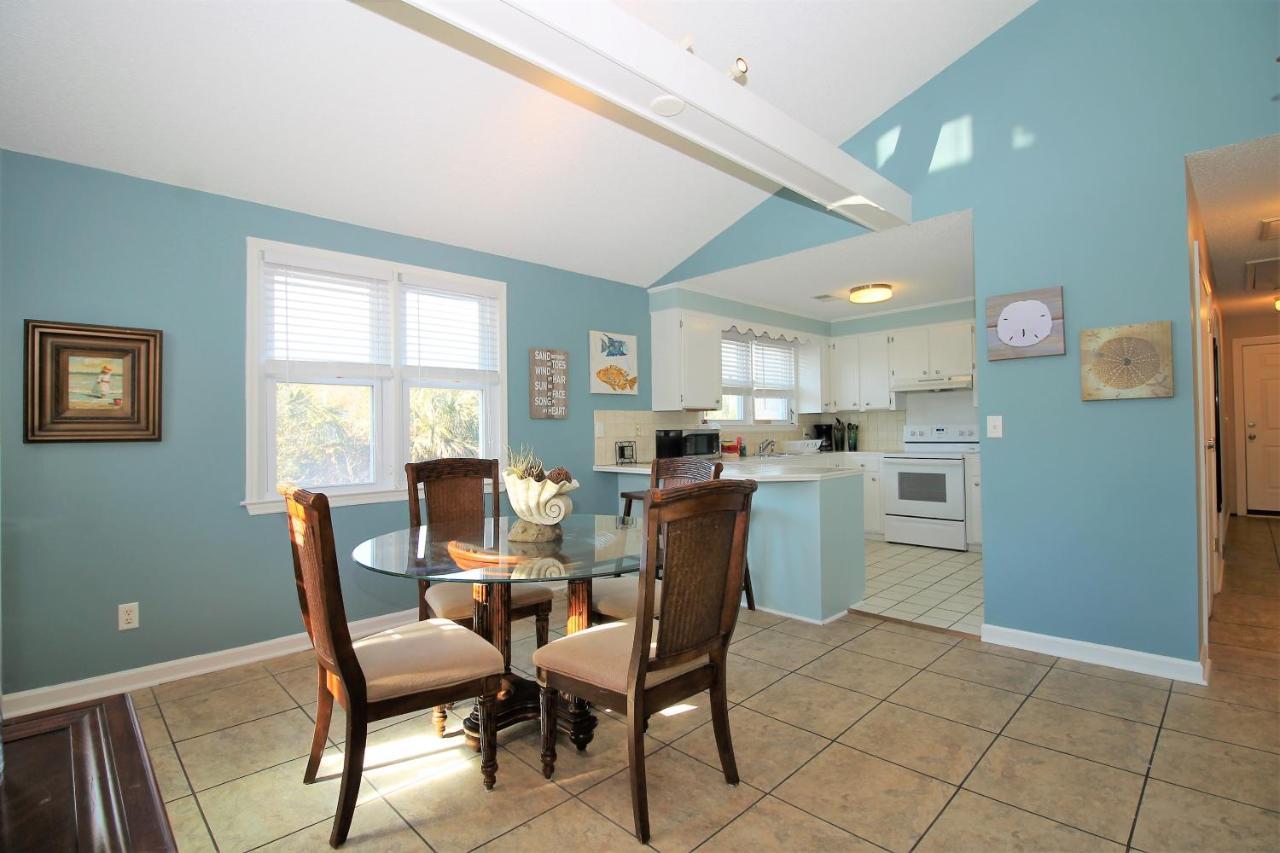 Salty Shack Unit C - Salty Shack - Dog Friendly Home - Across From The Beach - Central Location! Folly Beach Dış mekan fotoğraf