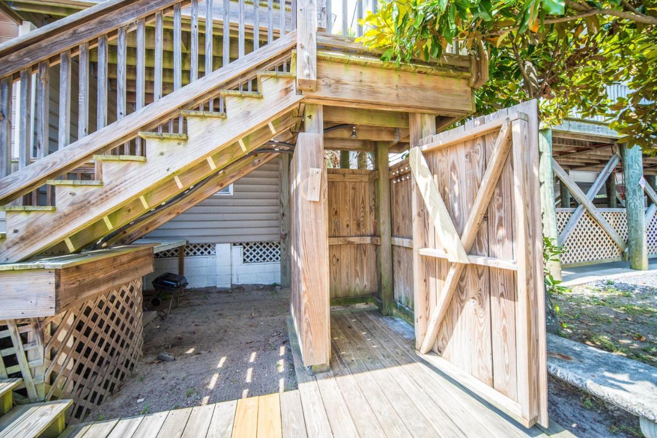 Salty Shack Unit C - Salty Shack - Dog Friendly Home - Across From The Beach - Central Location! Folly Beach Dış mekan fotoğraf