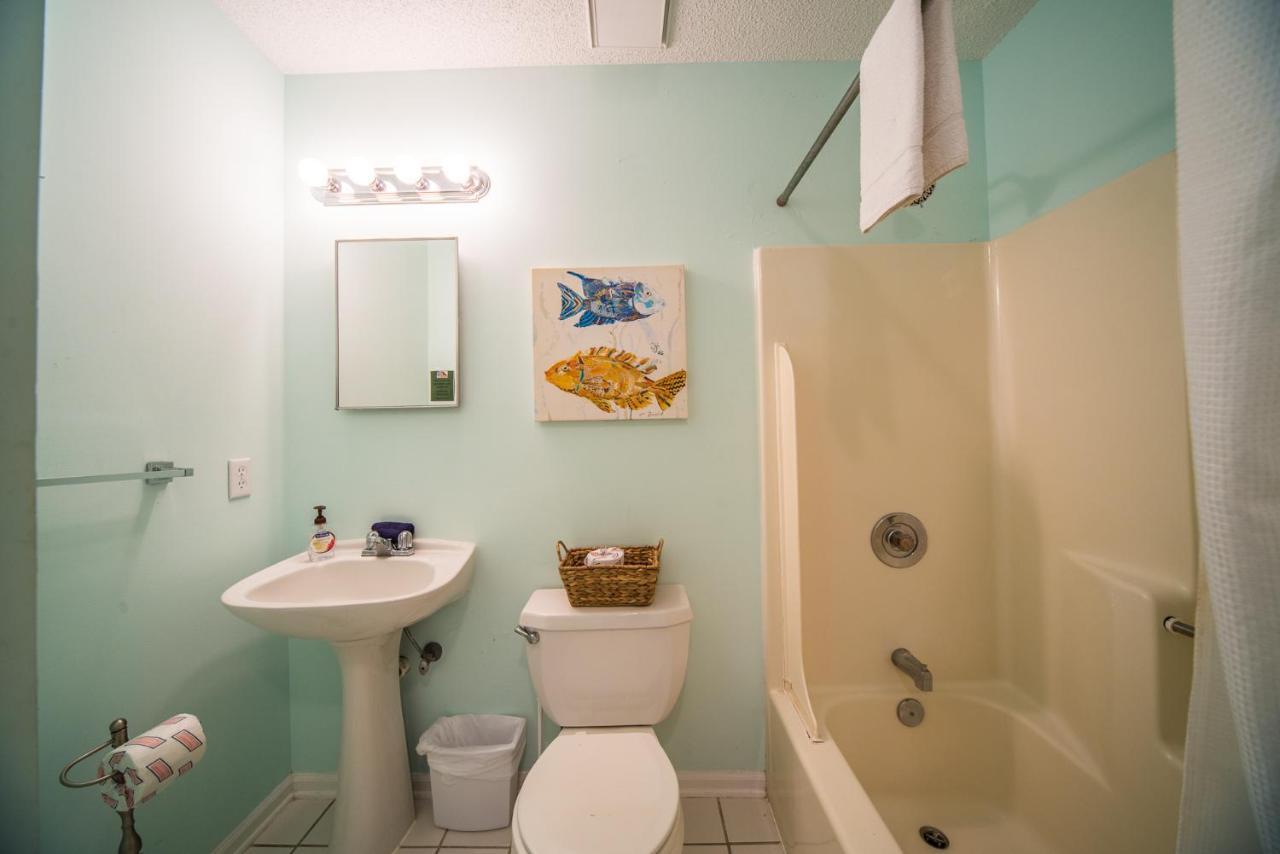 Salty Shack Unit C - Salty Shack - Dog Friendly Home - Across From The Beach - Central Location! Folly Beach Dış mekan fotoğraf
